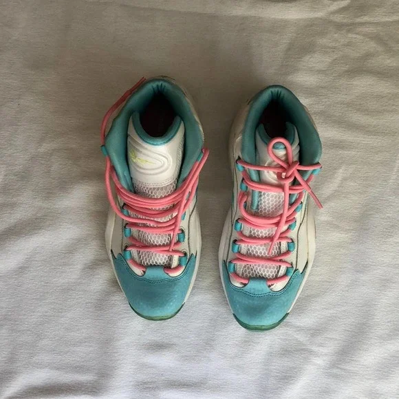 Girls green and pink lace Reebok Basketball shoe. - Picture 2 of 12